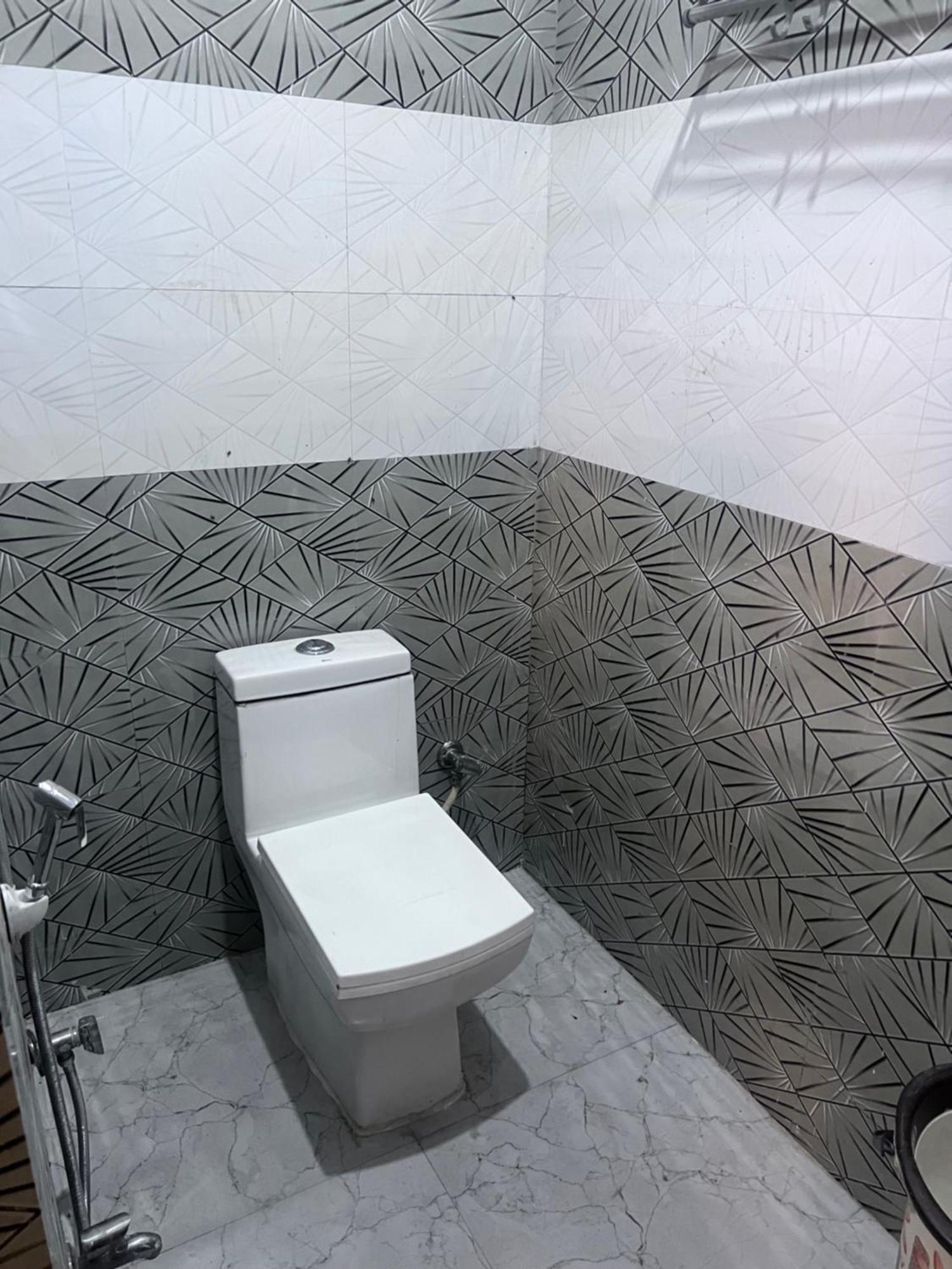 J K Apartment Allāhābād Junction المظهر الخارجي الصورة