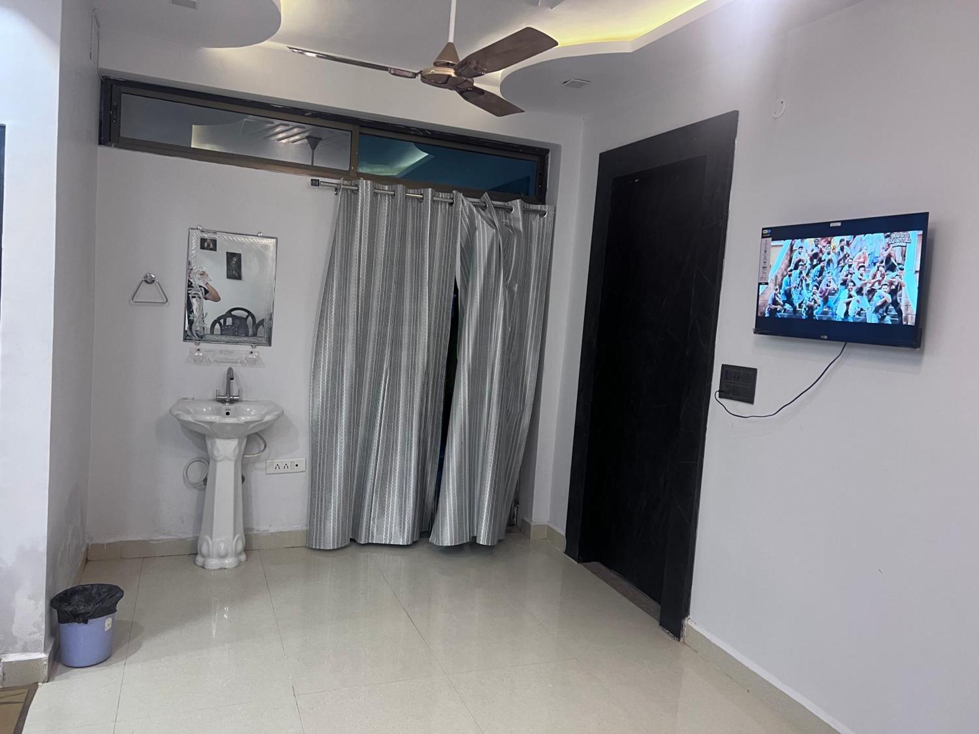 J K Apartment Allāhābād Junction المظهر الخارجي الصورة